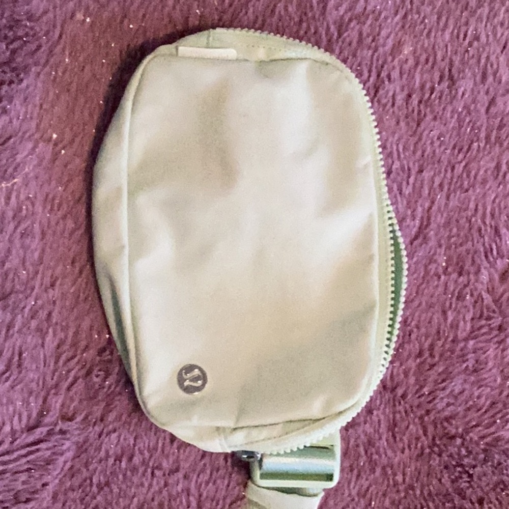 Light green lulu belt bag